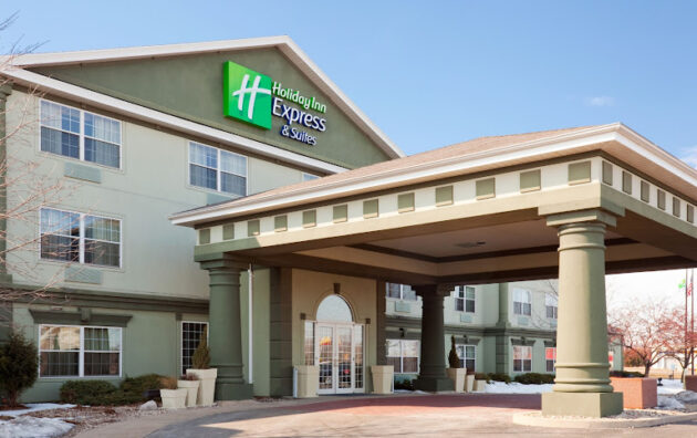 Holiday Inn Express & Suites Oshkosh-Sr 41